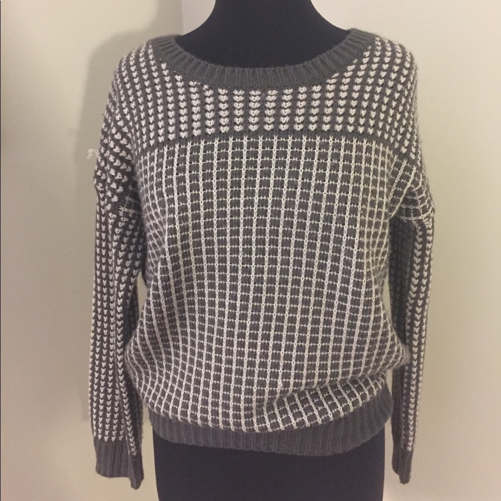 Olive and Oak pull over sweater